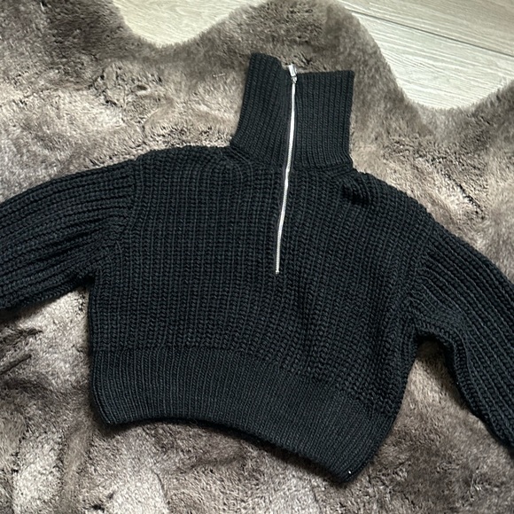 HM Cropped Turtleneck Sweater - Picture 1 of 6